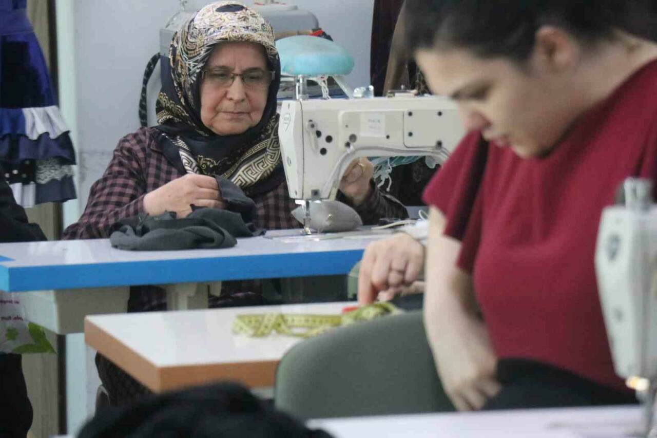 65 yaşındaki Remziye teyzenin "sınıfta kalma" azmi 3 65 yasindaki remziye teyzenin sinifta kalma azmi a1165040bf21
