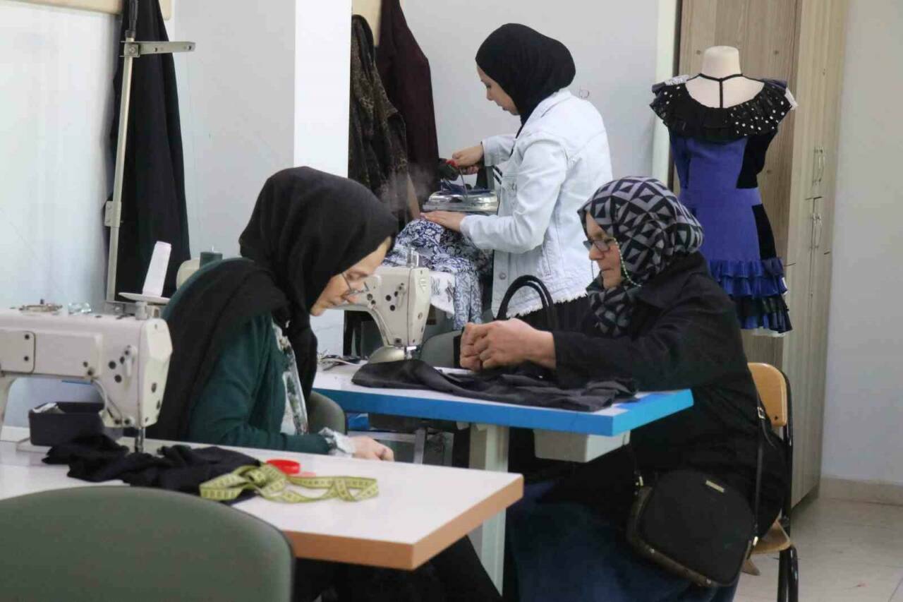 65 yaşındaki Remziye teyzenin "sınıfta kalma" azmi 4 65 yasindaki remziye teyzenin sinifta kalma azmi d1bb4a373cb8