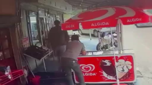 6 kişinin öldüğü silahlı saldırı: O anlar kamerada Mersin’in Tarsus ilçesinde, 6 kişinin öldüğü 8 kişinin yaralandığı silahlı