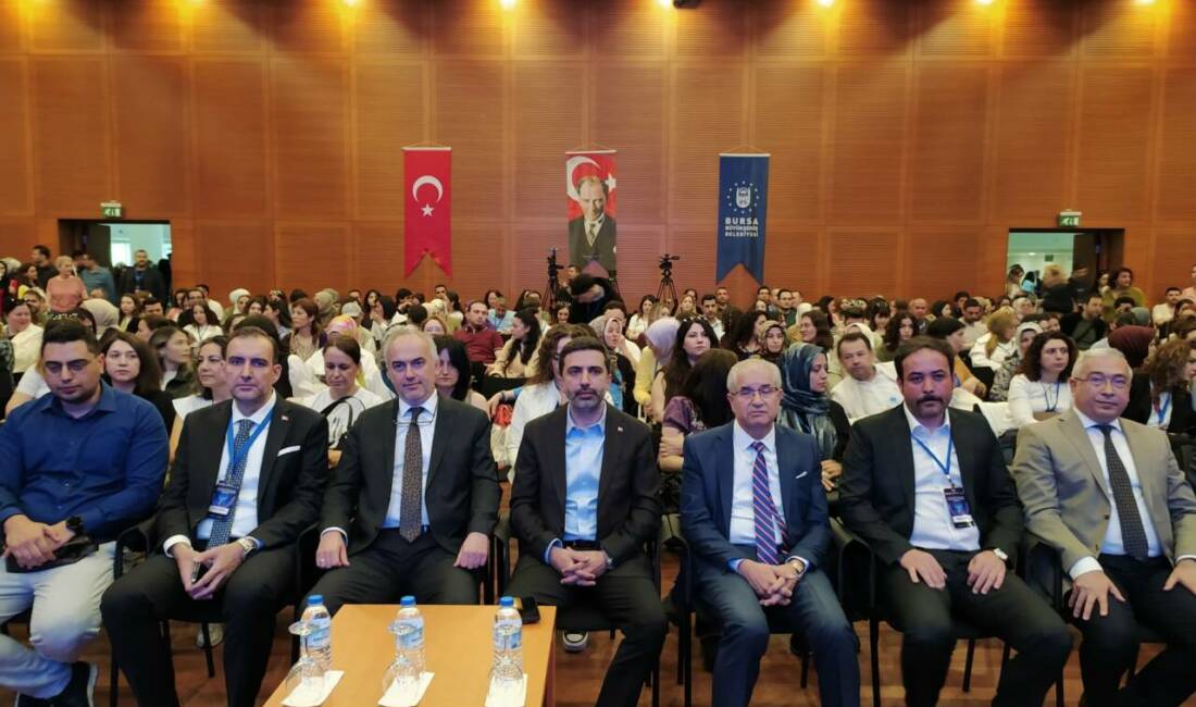 Bursa Büyükşehir Belediyesi tarafından düzenlenen “Bağımlılığı Önlemek: Gençlik, Aile ve