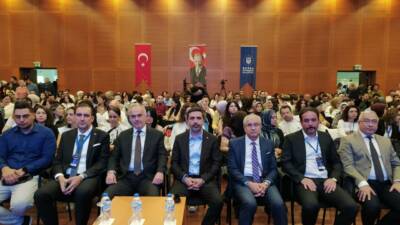 Bursa Büyükşehir Belediyesi tarafından düzenlenen “Bağımlılığı Önlemek: Gençlik, Aile ve