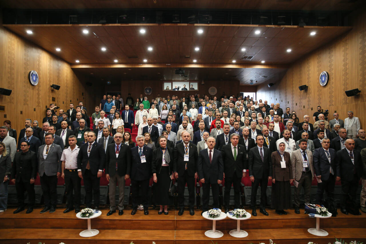 Bursa'nın tarihi gölü nasıl kurtulur? Prof.Dr. Altay; 'Önemli kararlar alınmalı' 4 aa 20260514 41379384 41379381 bursadaiznikgolusempozyumubasladi