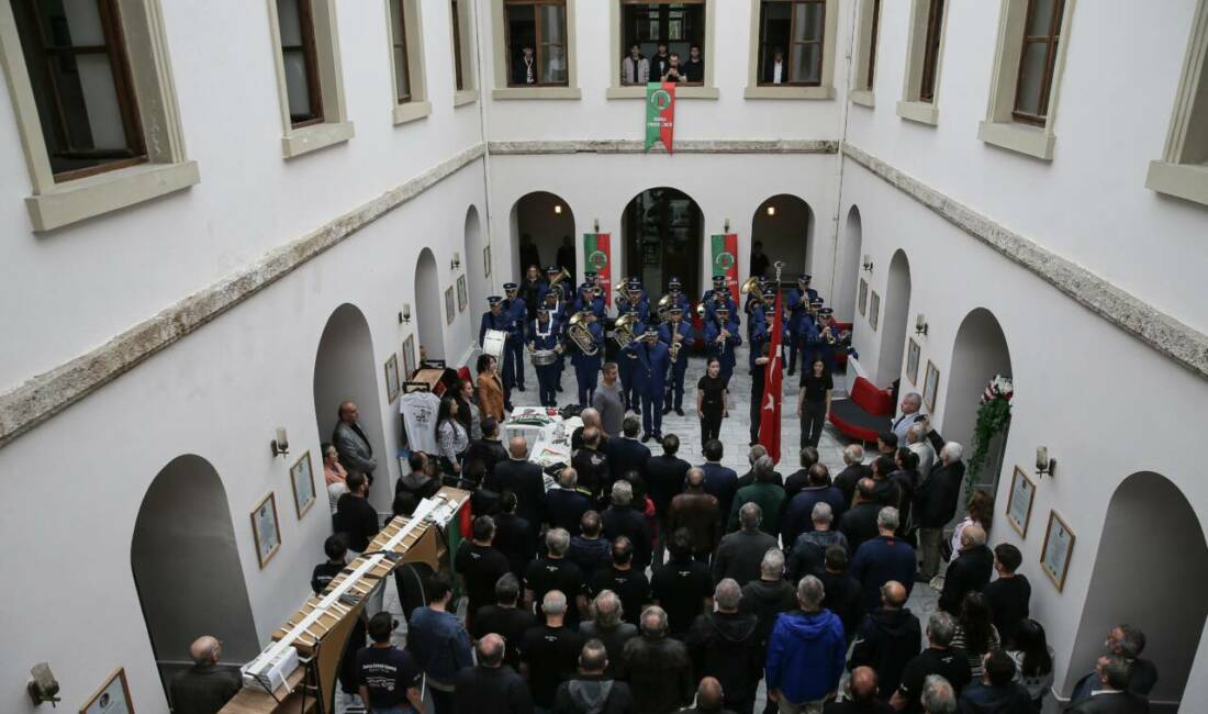 Bursa’nın asırlık tarihi: Erkek Lisesi’nde 143.Pilav Günü gururu Bursa’nın ‘Mekteb-i Sultani’si Erkek Lisesi'nin 143. Geleneksel Pilav Günü'nde, okulun