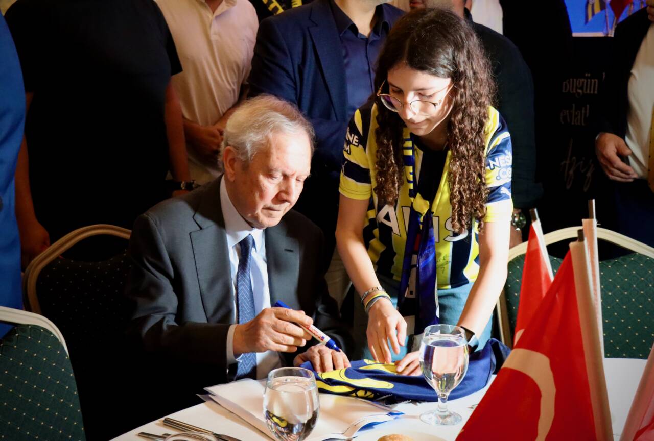 Aziz Yıldırım Bursa'da açıkladı;'Önceliğimiz iki santrafor' 6 aa 20260519 41434406 41434405 fenerbahcekulububaskanadayiazizyildirimbursadakonustu
