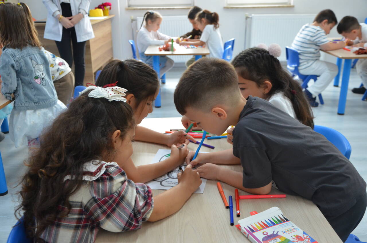 Bursa'da miniklerin ilk dersi doğayı tanımak 4 aa 20260520 41438355 41438353 inegoldeanaokuluogrencileridogaylaiciceegitimaliyor
