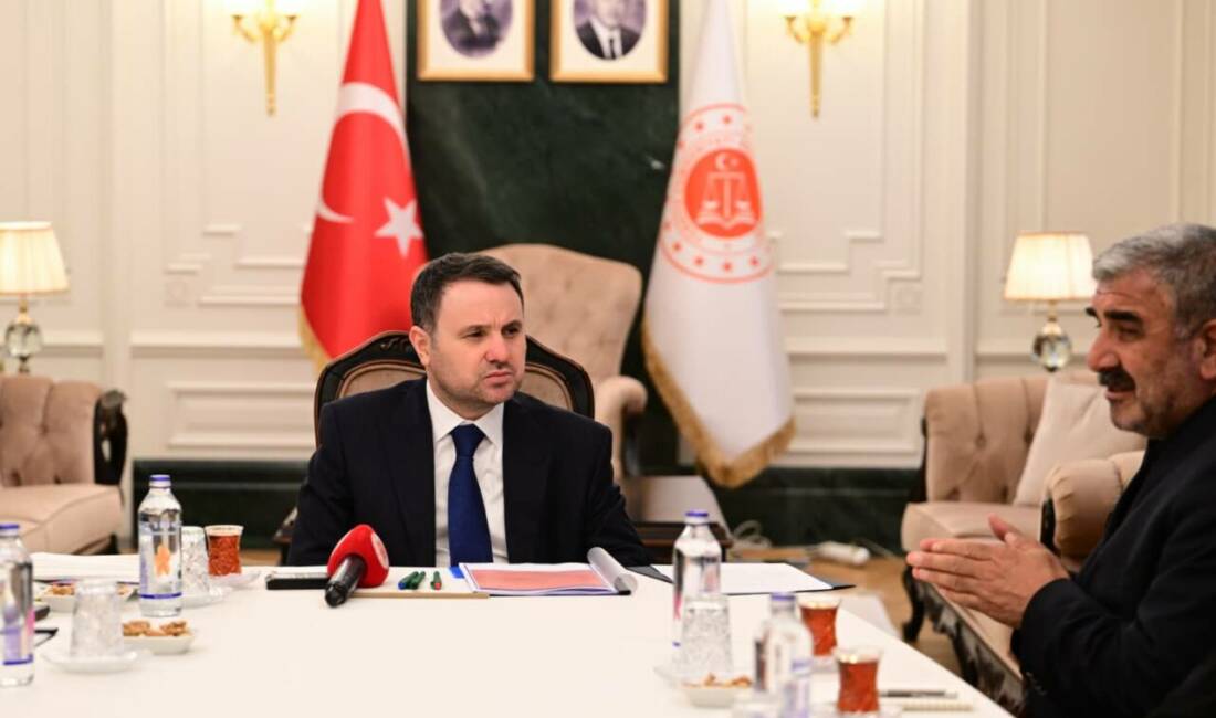 Adalet Bakanı Gürlek açıkladı! Rojin’in telefonu Çin’e gönderilecek Adalet Bakanı Akın Gürlek, Rojin Kabaiş'in ailesi ile bir araya