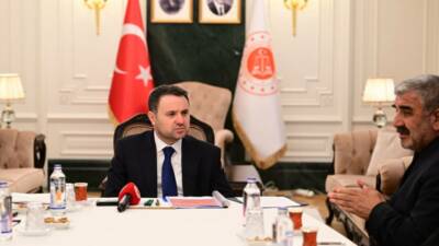 Adalet Bakanı Akın Gürlek, Rojin Kabaiş'in ailesi ile bir araya