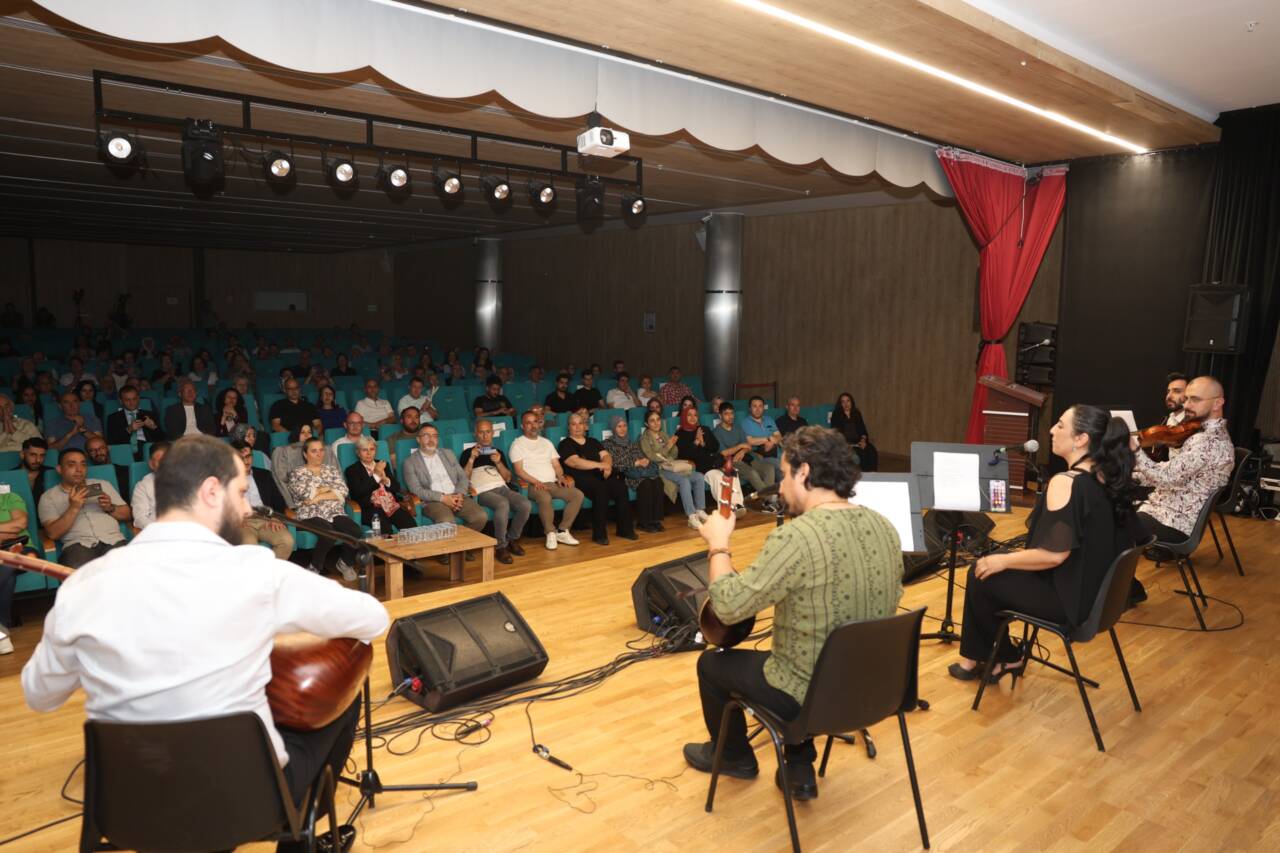 Bursa’nın fethinin 700. yılında Anadolu’dan türküler 10 Bursa’nın fethinin 700. yılında Anadolu’dan türküler