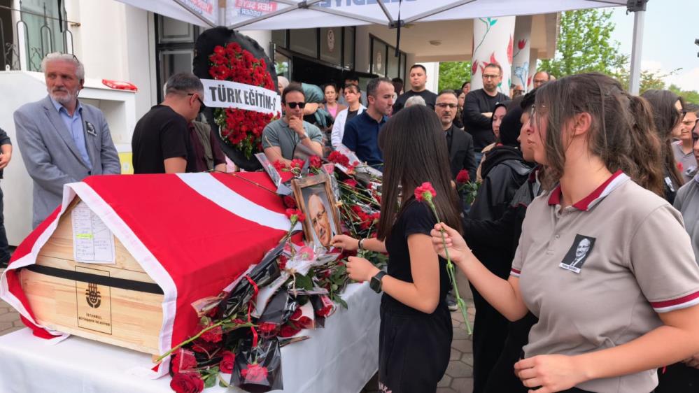 Bursa eğitim camiasını yasa boğan vefat Bursa'nın İnegöl ilçesinde yakalandığı amansız hastalık nedeniyle hayatını kaybeden okul