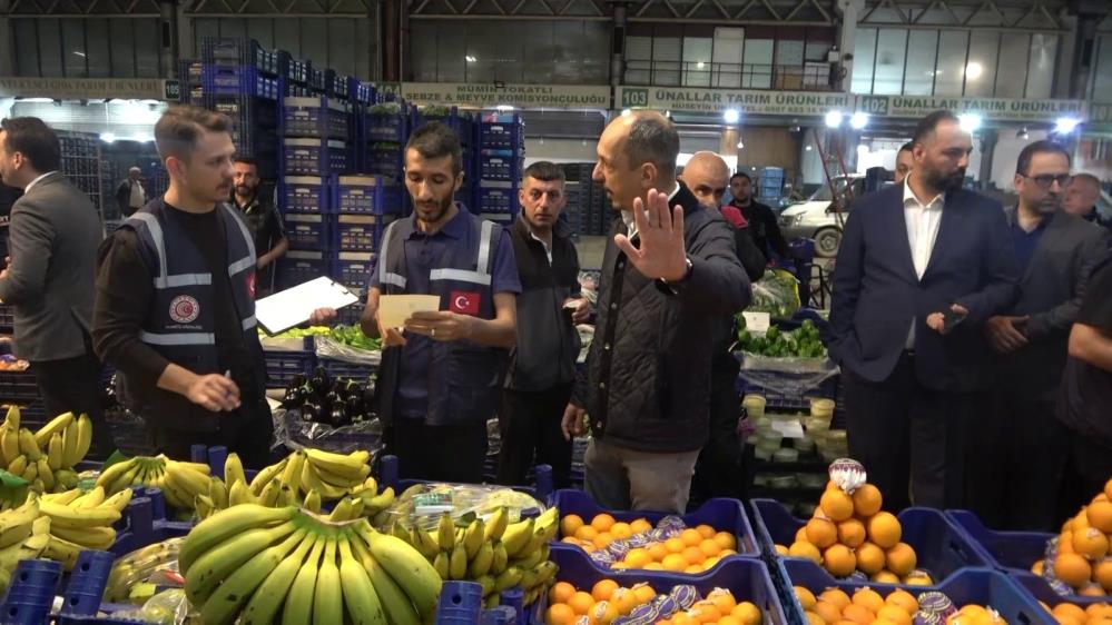 Bursa’da kurallara uymayanlara 39 milyon 500 bin lira ceza Bursa'da yaklaşan Kurban Bayramı öncesi marketten hale, otobüs terminalinden fırınlara