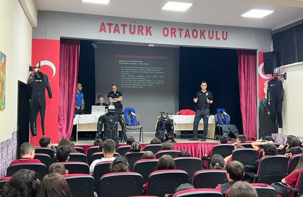 Bursa Emniyeti’nden öğrencilere önemli bilgilendirme Bursa Emniyet Müdürlüğü’ne bağlı Mudanya Deniz Limanı Şube Müdürlüğü ekipleri,