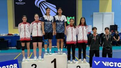 Osmangazi Belediyespor Kulübü’nün başarılı badminton sporcuları Elifnur Demir ve Zeynep