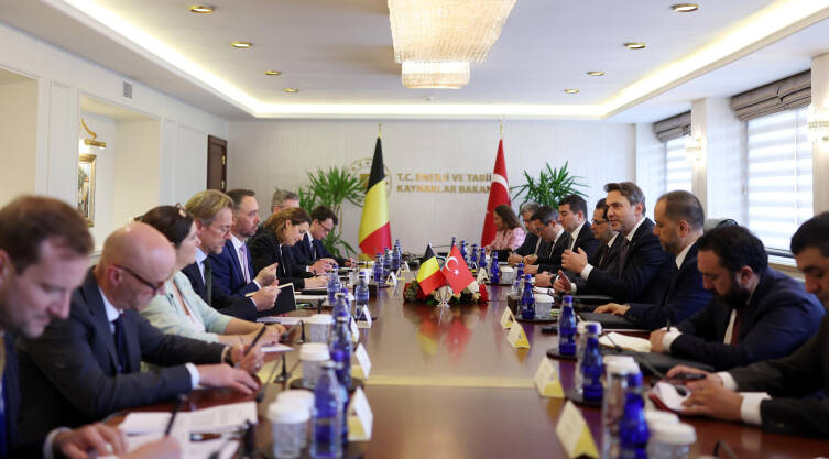 Bakan Bayraktar'dan Belçika'ya enerji vizyonu aktarımı 1 bakan bayraktardan belcikaya enerji vizyonu aktarimi 972974b8b8ac
