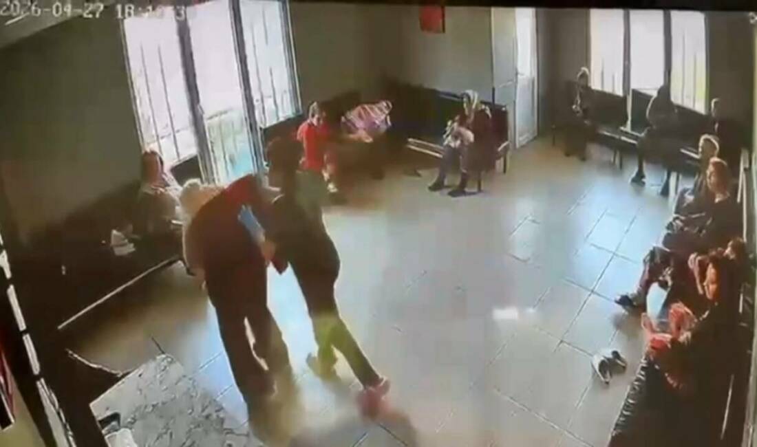 Yaşlı bakımevinde dehşet! Skandal görüntüler… İstanbul Beylikdüzü'nde yaşlı bakımevinde çalışan personelin bir hastayı ittirip yere
