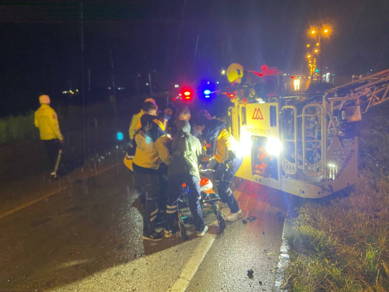 Balıkesir'de yolcu otobüsü devrildi: 3 ölü, 22 yaralı 1 balikesirde yolcu otobusu devrildi 3 olu 22 yarali ef5892afdc70