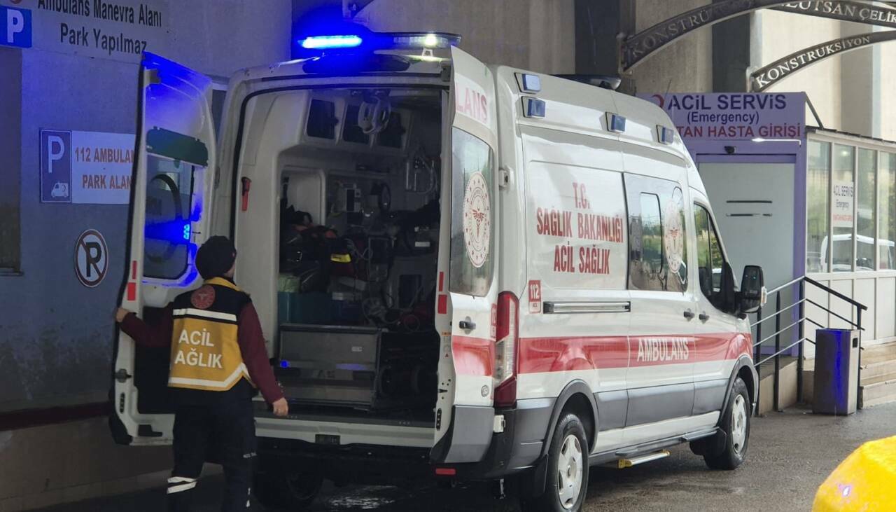Balıkesir'de yolcu otobüsü devrildi: 3 ölü, 22 yaralı 2 balikesirde yolcu otobusu devrildi 3 olu 22 yarali fc07d131a546