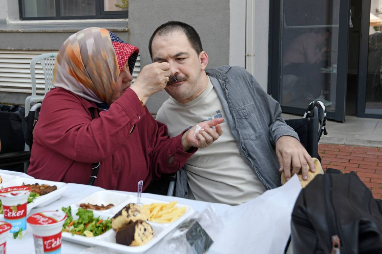 Bursa Osmangazi’de sevgi ve dayanışma dolu etkinlik 12 Osmangazi’de Sevgi ve Dayanışma Dolu Etkinlik
