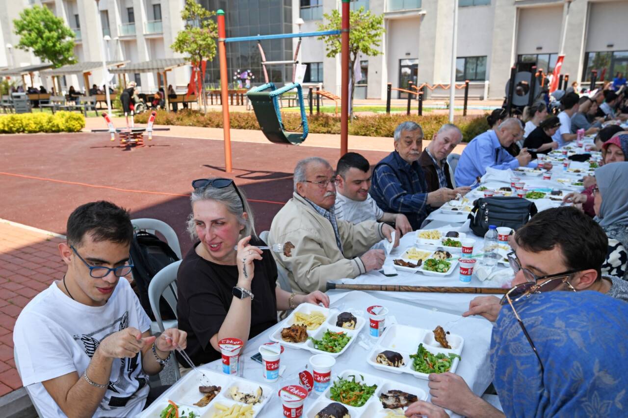 Bursa Osmangazi’de sevgi ve dayanışma dolu etkinlik 8 Osmangazi’de Sevgi ve Dayanışma Dolu Etkinlik