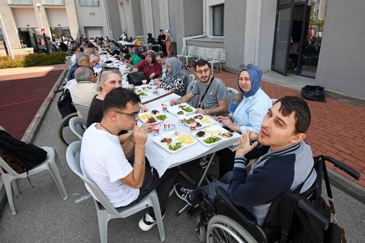 Bursa Osmangazi’de sevgi ve dayanışma dolu etkinlik 9 Osmangazi’de Sevgi ve Dayanışma Dolu Etkinlik