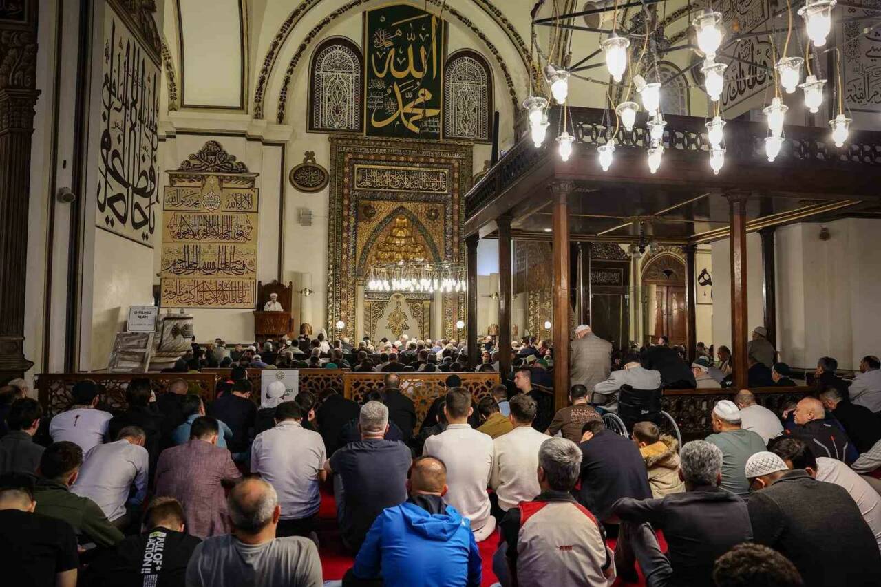 Başkan Vekili Şahin Biba, bayram sabahı öğrencilerle buluştu 7 baskan vekili sahin biba bayram sabahi ogrencilerle bulustu 7faa210ecf41