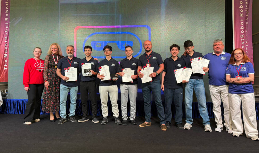 Bursa Erkek Lisesi öğrencileri Güney Kore yolcusu Bursa Erkek Lisesi BEL Robot Takımı, Çekya’da düzenlenen uluslararası Robo