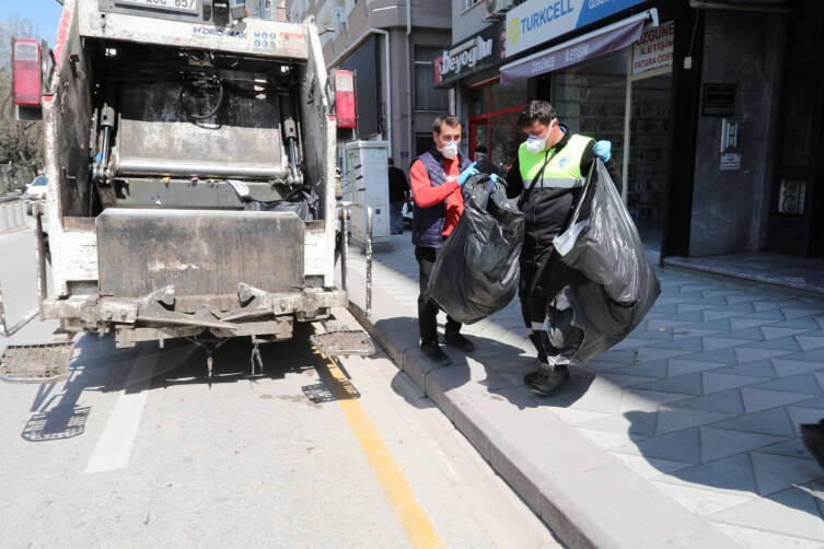 Bir çöp ev vakası daha! Ekipler seferber oldu 1 bir cop ev vakasi daha ekipler seferber oldu 094bd088f054
