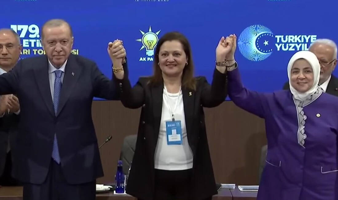 Burcu Köksal, AK Parti’ye katıldı! Cumhurbaşkanı Erdoğan: ‘Hayırlı olsun’ Afyonkarahisar Belediye Başkanı Burcu Köksal, AK Parti'ye katıldı. Cumhurbaşkanı Recep