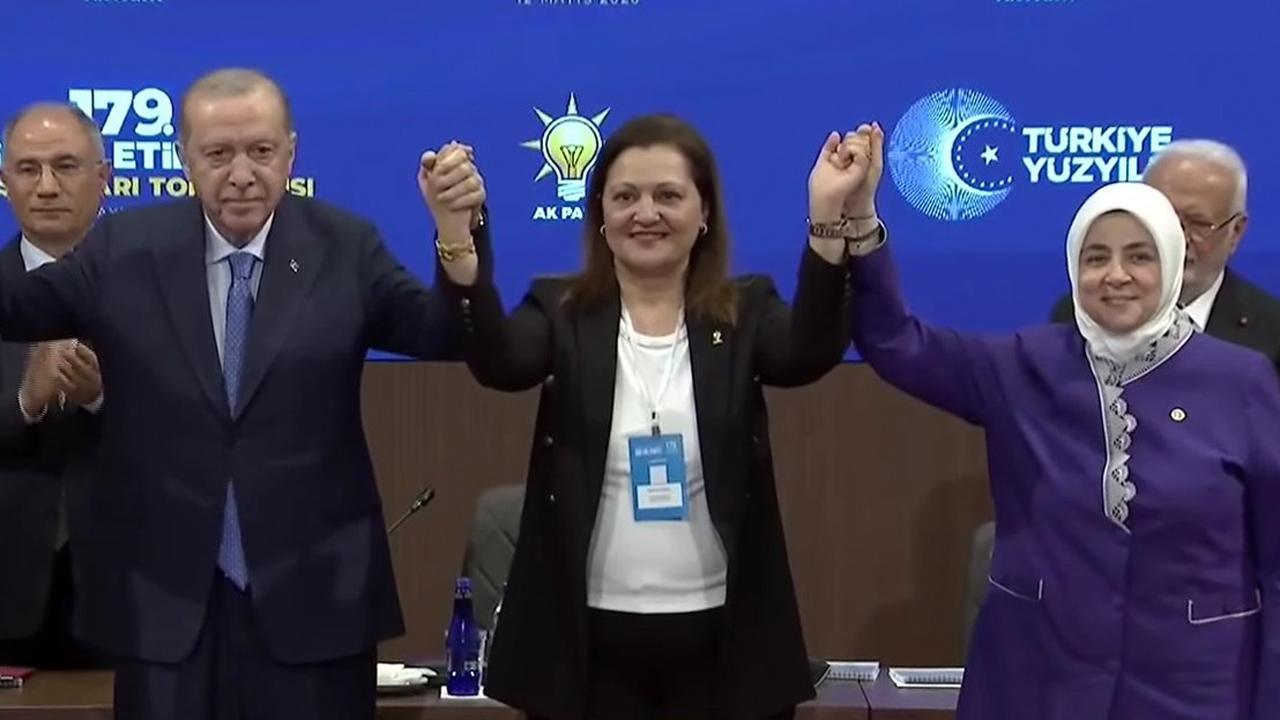 Burcu Köksal, AK Parti'ye katıldı! Cumhurbaşkanı Erdoğan:'Hayırlı olsun' 2 burcu koksal 01