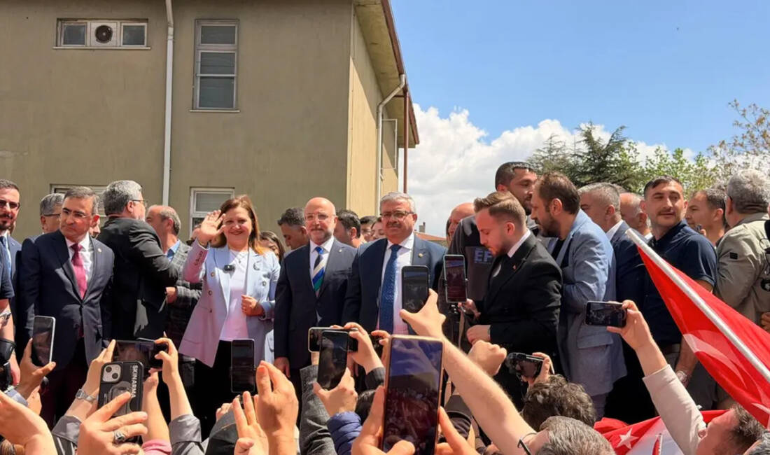 AK Parti’ye katılan Burcu Köksal’dan yeni açıklama CHP'den istifa ederek AK Parti'ye katılan Afyonkarahisar Belediye Başkanı Burcu