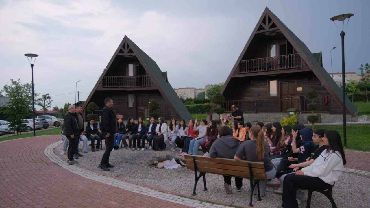 Bursa İnegöl’de gençlerin bilim kampı başladı 3 bursa inegolde genclerin bilim kampi basladi b734490fe2c0
