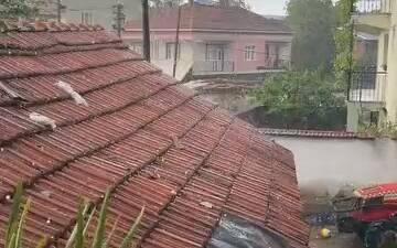 Bursa’nın İnegöl ilçesinde aniden bastıran sağanak ve dolu yağışı nedeniyle