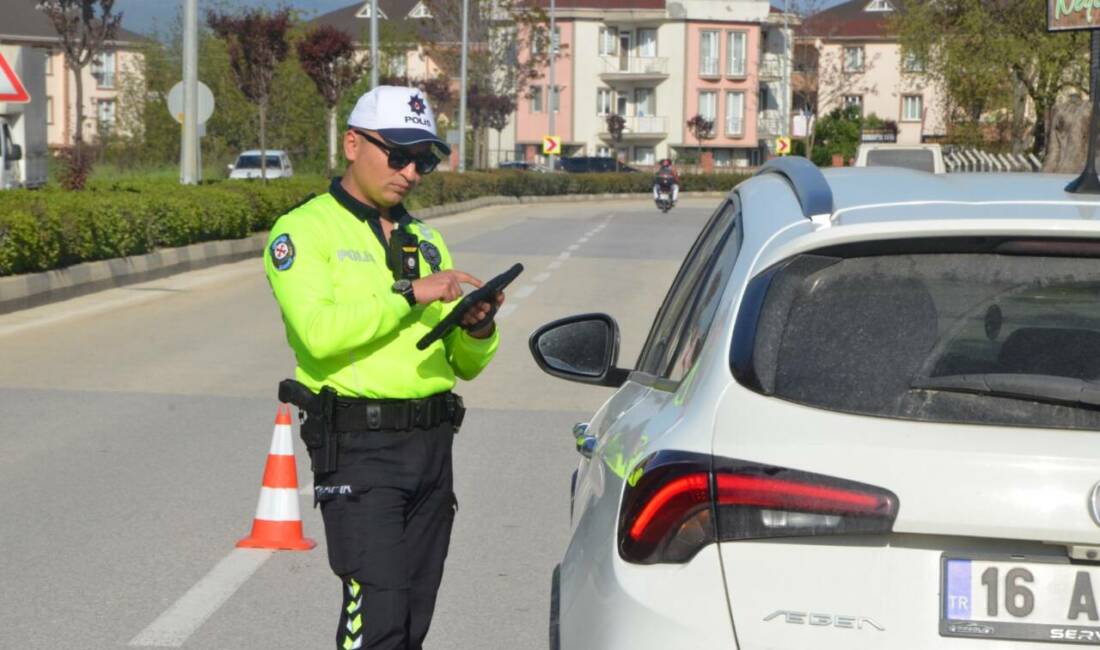 Bursa İnegöl’de trafik denetimleri artırıldı Bursa'nın İnegöl ilçesinde Kurban Bayramı tatili dolayısıyla trafik denetimleri artırıldı.