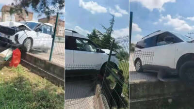 Bursa’nın Karacabey ilçesinde kontrolden çıkarak okul duvarına çarpan otomobil şans