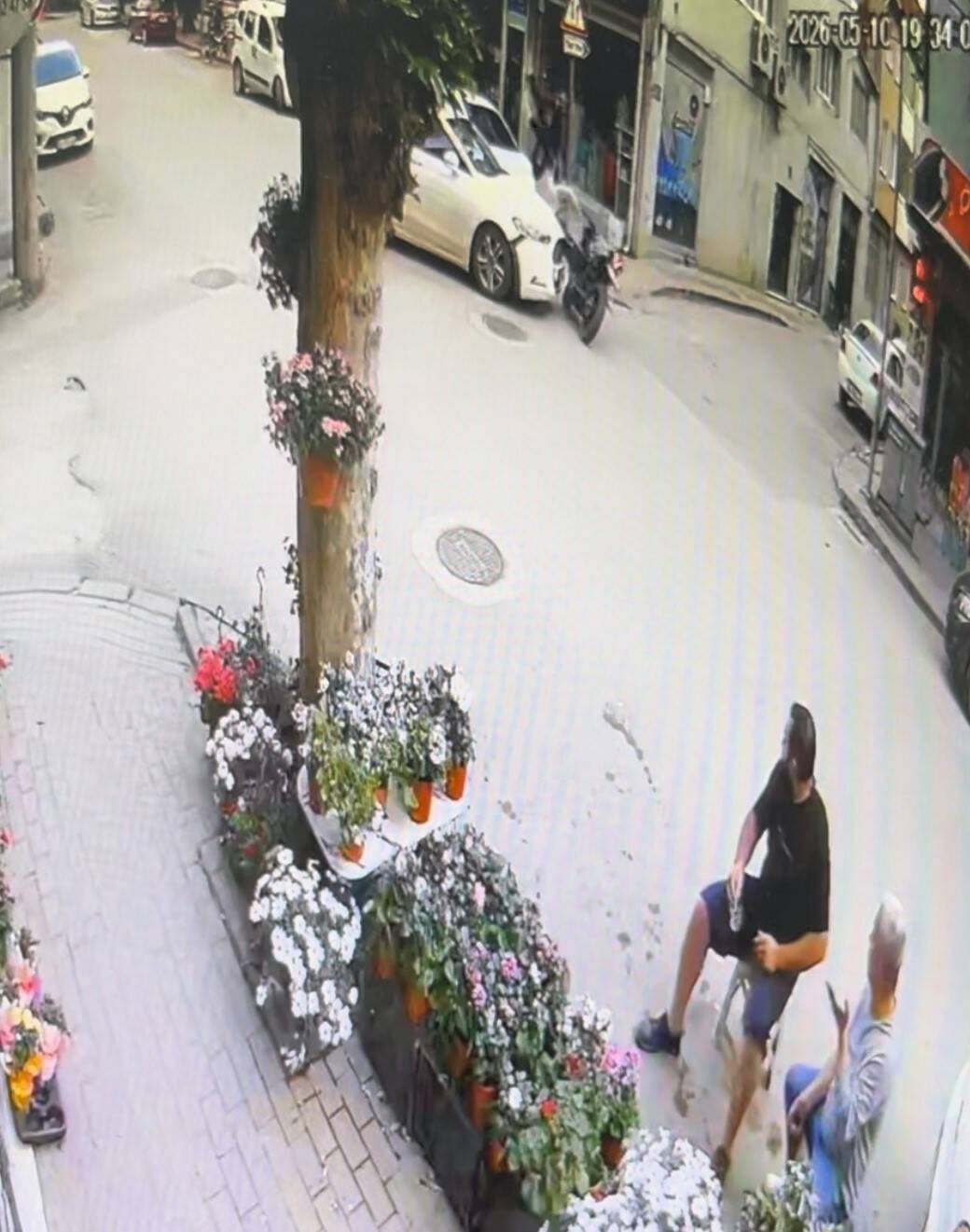 Bursa otomobil ile motosiklet böyle çarpıştı 4 bursa otomobil ile motosiklet kafa kafaya boyle carpisti 625df9eace18