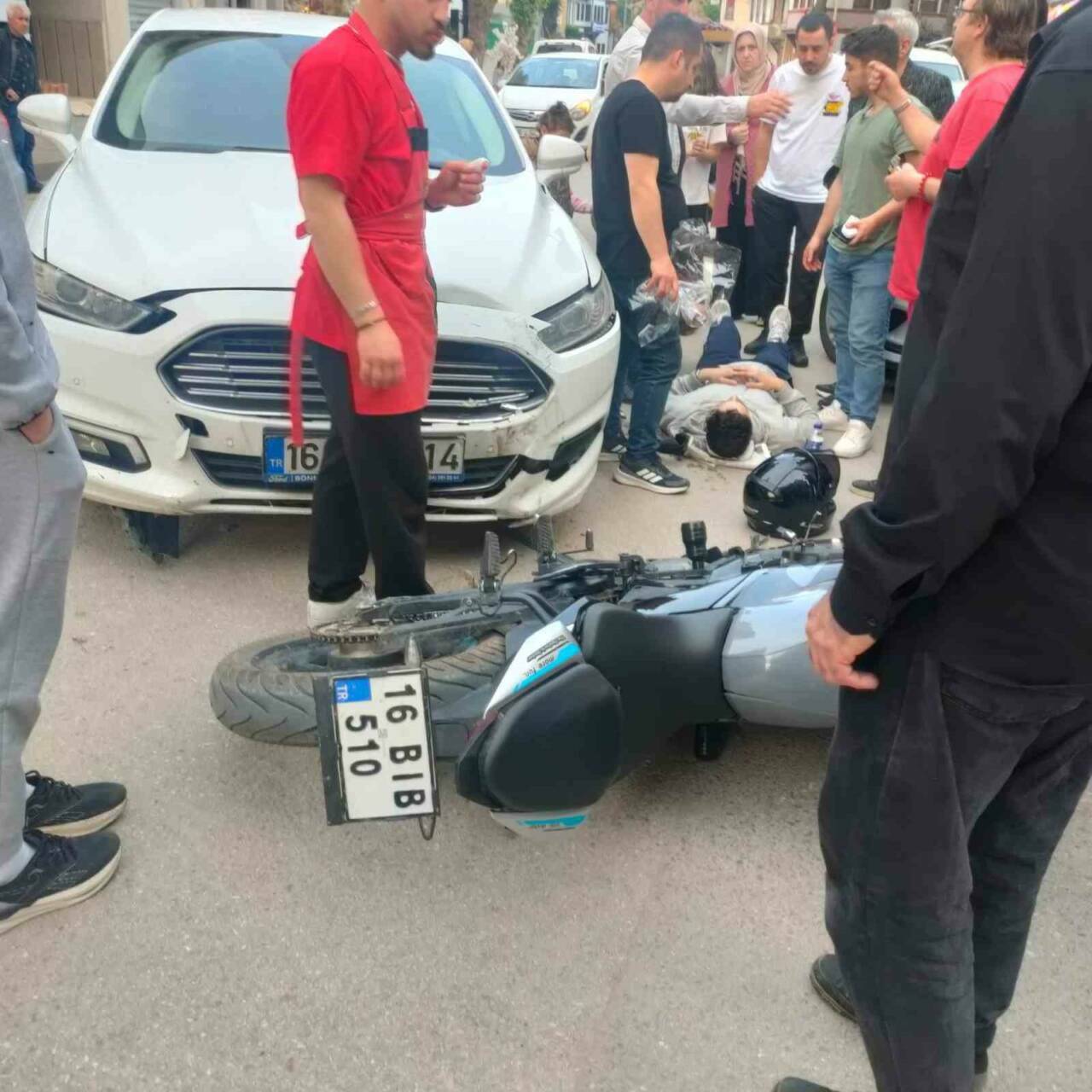 Bursa otomobil ile motosiklet böyle çarpıştı 5 bursa otomobil ile motosiklet kafa kafaya boyle carpisti ae501b9dae3c