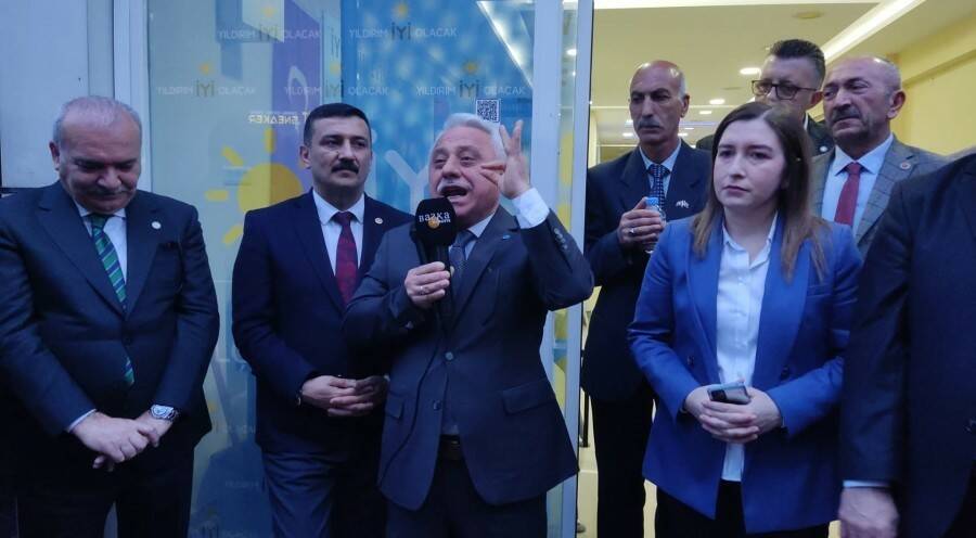 bursa siyasetinin taninan ismi eczaci ayhan ozbek hayatini kaybetti d87931d0f8cd