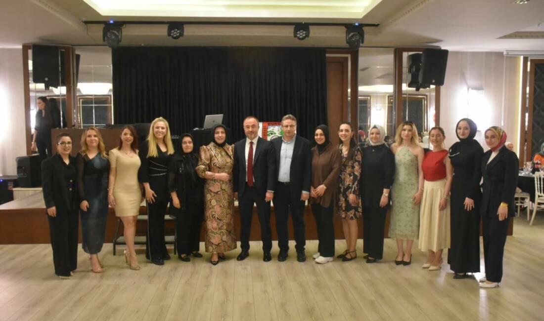 Bursa Şoförler Odası’ndan kadın üyelerine anlamlı kutlama Bursa Şoförler ve Otomobilciler Odası, gerçekleştirdiği organizasyonla kadın üyelerinin Anneler