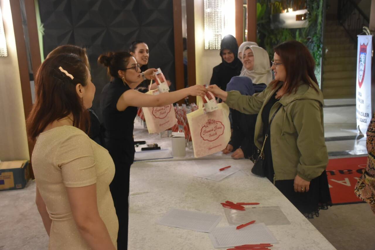 Bursa Şoförler Odası'ndan kadın üyelerine anlamlı kutlama 2 bursa soforler odasi bb 4