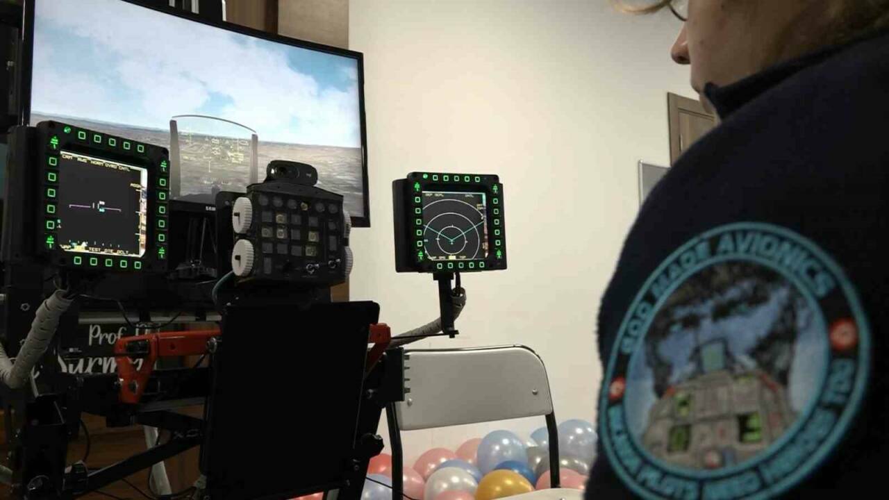 Bursa Teknik Üniversitesi'nde F16 heyecanı: Gençler kokpite geçti 2 bursa teknik universitesinde f16 heyecani gencler kokpite gecti 8c80b4b27416