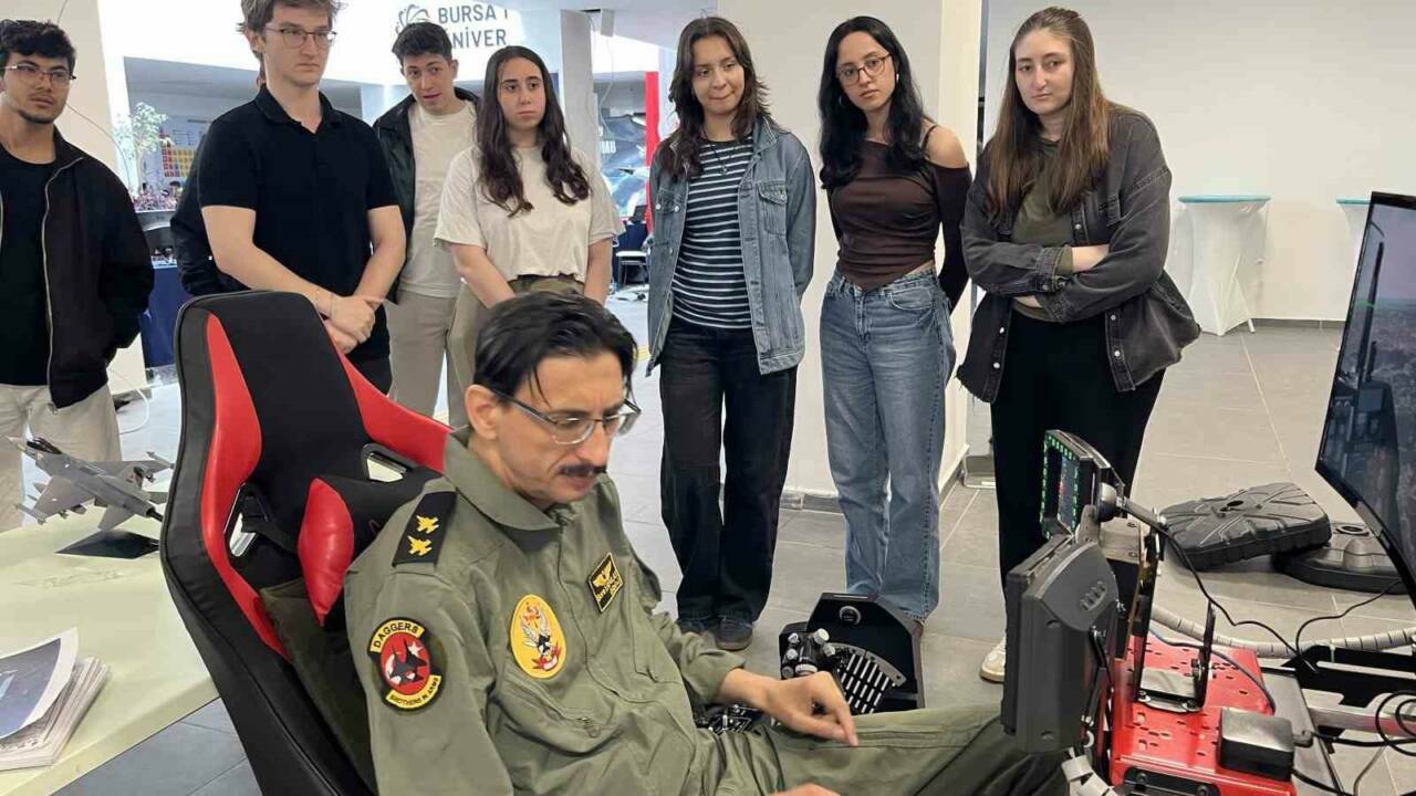 Bursa Teknik Üniversitesi'nde F16 heyecanı: Gençler kokpite geçti 1 bursa teknik universitesinde f16 heyecani gencler kokpite gecti a82019ea353e