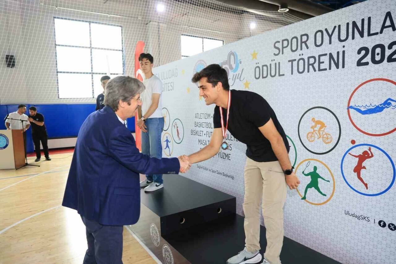 Bursa Uludağ Üniversitesi Spor Oyunları’nda şampiyonlar kürsüye çıktı 3 bursa uludag universitesi spor oyunlarinda sampiyonlar kursuye cikti d86872a6ae10