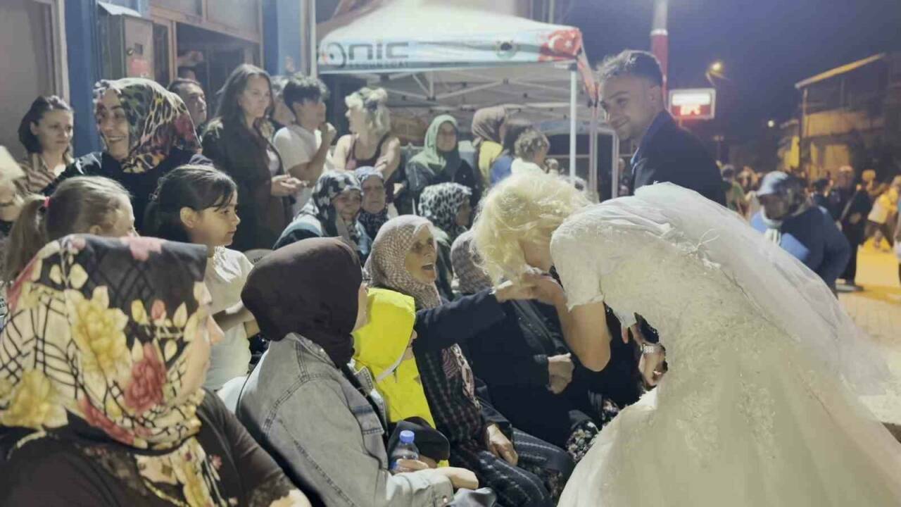 Bursa’da 157 yıllık gelenek renkli anlara sahne oldu 4 bursada 157 yillik gelenek renkli anlara sahne oldu 9981c80f9ba5