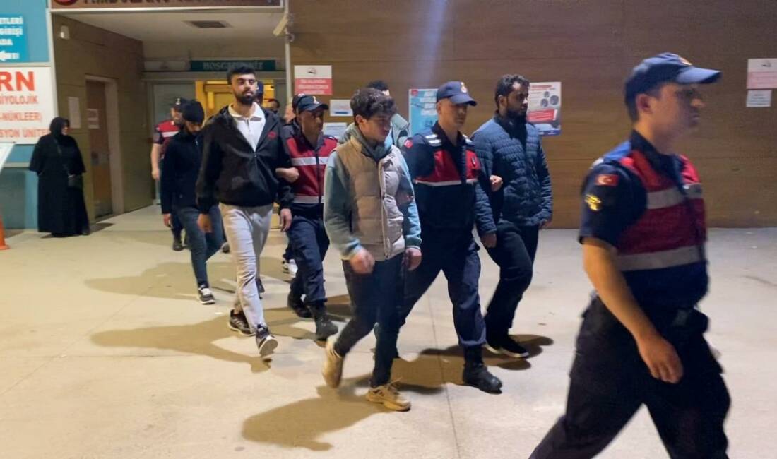 Bursa’da 7 düzensiz göçmen yakalandı Bursa'nın İnegöl ilçesinde 7 düzensiz göçmen yakalandı.