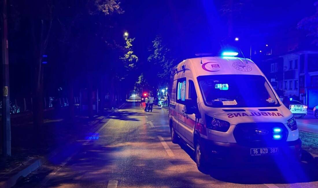 Bursa’da acı son Bursa’nın Osmangazi ilçesinde kontrolden çıktıktan sonra refüje çarpıp devrilen motosikletin