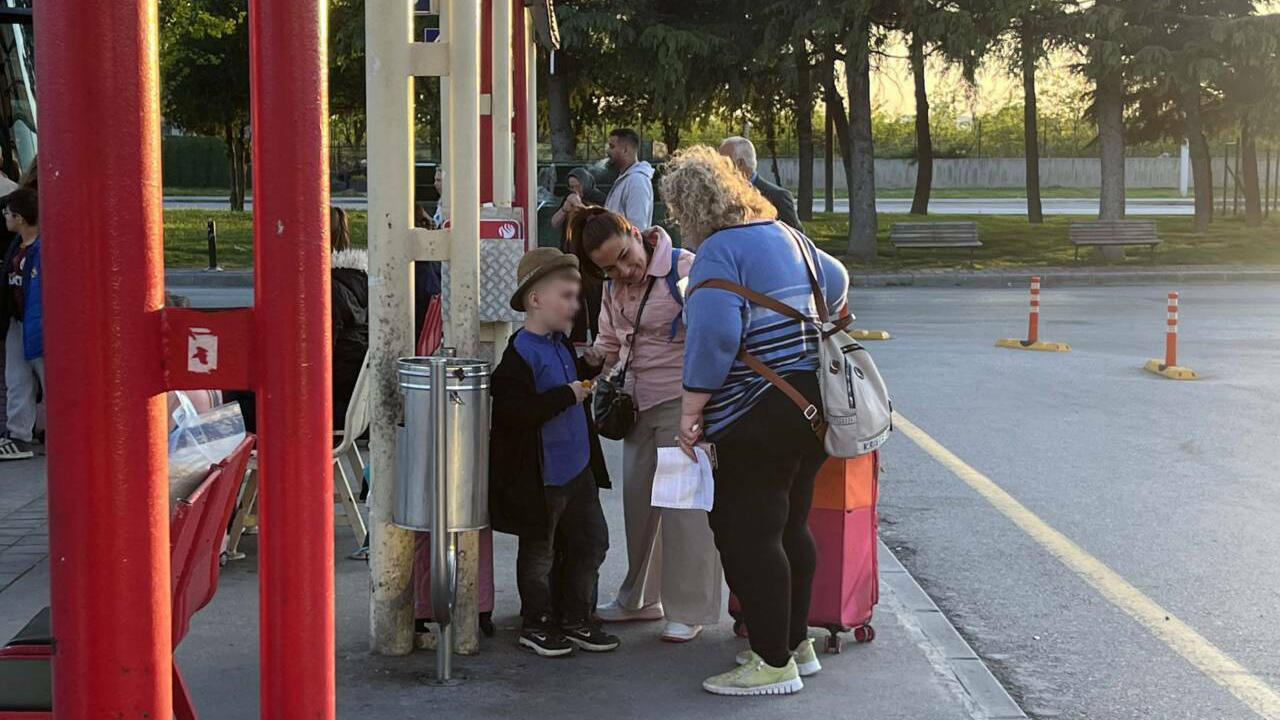 bursada annesiyle 7 yil sonra kavustular yeni hayati icin yola ciktic139916aa401