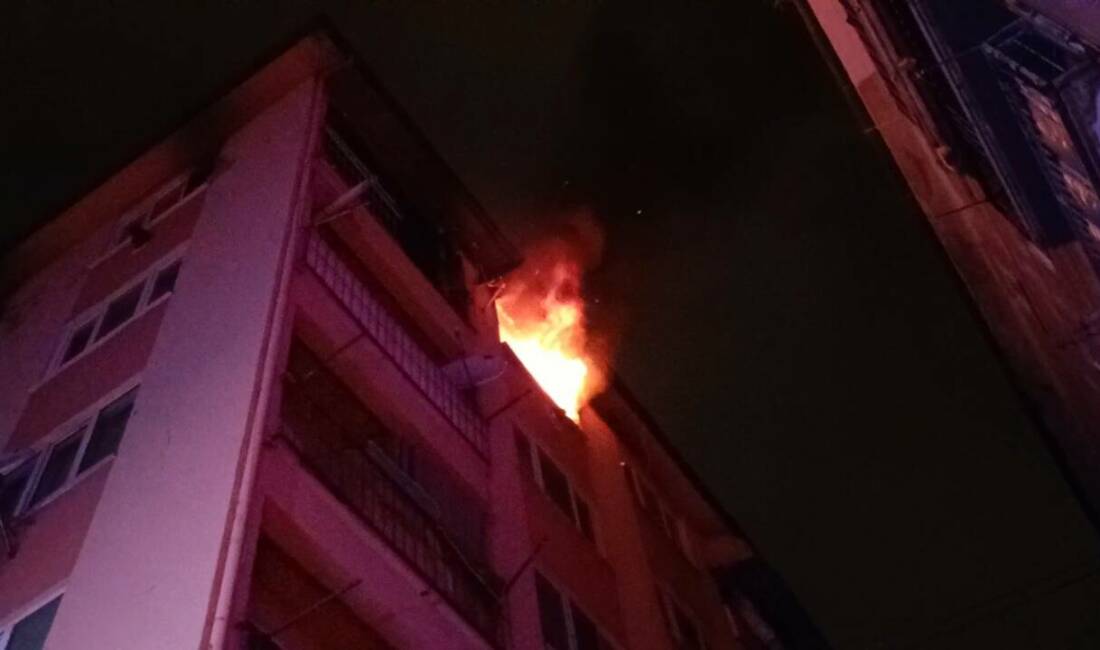 Bursa’da apartmanda yangın paniği Bursa’nın Osmangazi ilçesinde apartman dairesinde çıkan yangın, itfaiye ekiplerinin müdahalesiyle