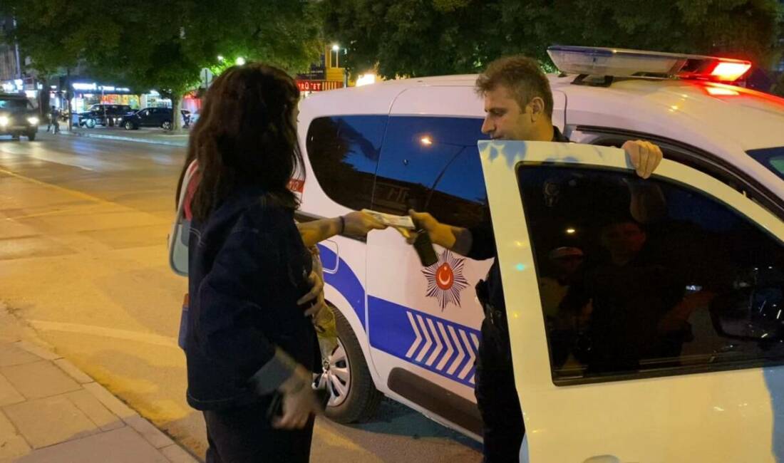 Bursa’da herkese örnek olacak hareket! Bursa’nın İnegöl ilçesinde bir kişi otomatik para çekme makinesinde (ATM)