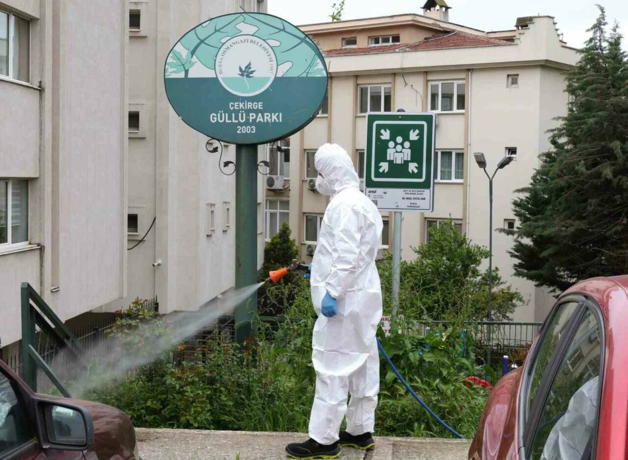 Bursa'da bahar temizliği: Cadde, sokak dezenfekte edildi 2 bursada bahar temizligi cadde sokak dezenfekte edildi a37ed4f0e92f