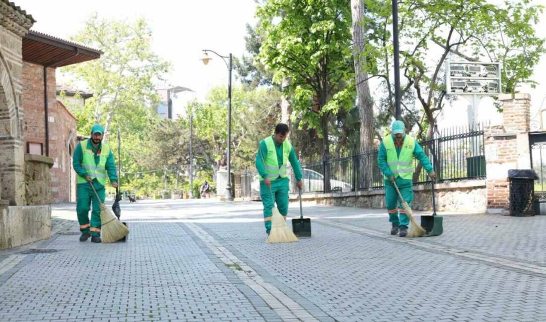Bursa’da bahar temizliği: Dünyaca ünlü tarihi alanlara özel ekip… Osmangazi Belediyesi, Bursa’nın dünyaca ünlü tarihi ve turistik değerlerini koruyup