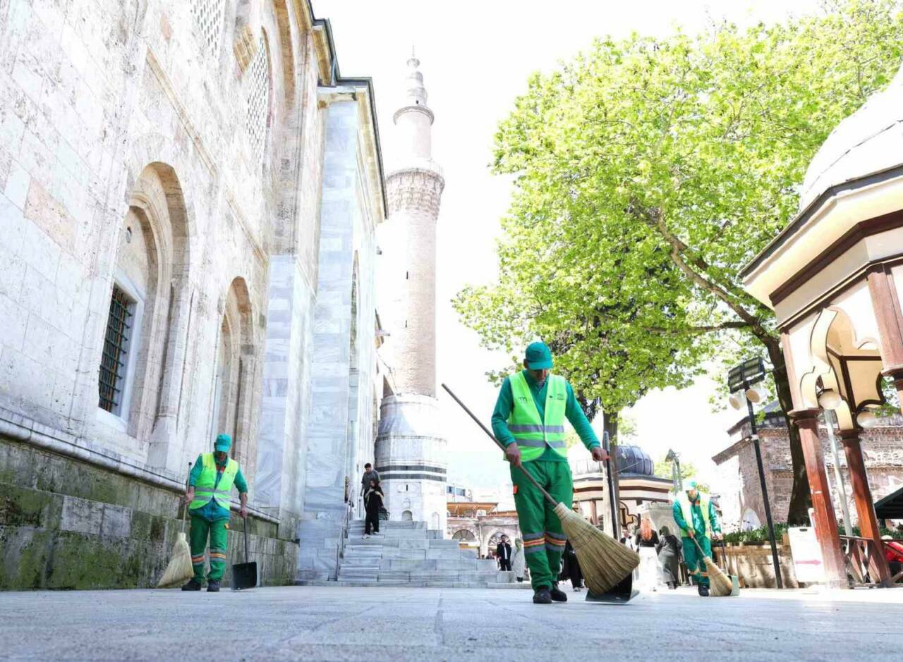 Bursa’da bahar temizliği: Dünyaca ünlü tarihi alanlara özel ekip... 5 bursada bahar temizligi dunyaca unlu tarihi alanlarina ozel ekip 39767a518fa7
